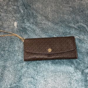 A gorgeous and convenient Michael KORS wallet!!!
